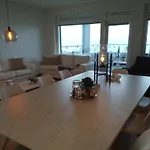 Penthouse-tasokas Moderni Kaupunki Huipulla -iso Jacuzzi Omalla Kattoterassilla - Aurinkotuolit Ja Aurinko Odottaa Sinua - Huikea Maisema- - 10 Hloe - Free Parking Apartmán *