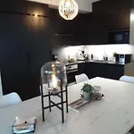 Penthouse-tasokas Moderni Kaupunki Huipulla -iso Jacuzzi Omalla Kattoterassilla - Aurinkotuolit Ja Aurinko Odottaa Sinua - Huikea Maisema- - 10 Hloe - Free Parking Тампере
