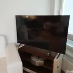 아파트 Penthouse-tasokas Moderni Kaupunki Huipulla -iso Jacuzzi Omalla Kattoterassilla - Aurinkotuolit Ja Aurinko Odottaa Sinua - Huikea Maisema- - 10 Hloe - Free Parking *