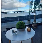 아파트 Penthouse-tasokas Moderni Kaupunki Huipulla -iso Jacuzzi Omalla Kattoterassilla - Aurinkotuolit Ja Aurinko Odottaa Sinua - Huikea Maisema- - 10 Hloe - Free Parking