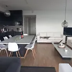 Апартаменты Penthouse-tasokas Moderni Kaupunki Huipulla -iso Jacuzzi Omalla Kattoterassilla - Aurinkotuolit Ja Aurinko Odottaa Sinua - Huikea Maisema- - 10 Hloe - Free Parking