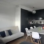Penthouse-tasokas Moderni Kaupunki Huipulla -iso Jacuzzi Omalla Kattoterassilla - Aurinkotuolit Ja Aurinko Odottaa Sinua - Huikea Maisema- - 10 Hloe - Free Parking Апартаменты *
