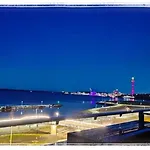 Penthouse-tasokas Moderni Kaupunki Huipulla -iso Jacuzzi Omalla Kattoterassilla - Aurinkotuolit Ja Aurinko Odottaa Sinua - Huikea Maisema- - 10 Hloe - Free Parking 아파트