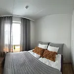 아파트 Penthouse-tasokas Moderni Kaupunki Huipulla -iso Jacuzzi Omalla Kattoterassilla - Aurinkotuolit Ja Aurinko Odottaa Sinua - Huikea Maisema- - 10 Hloe - Free Parking *