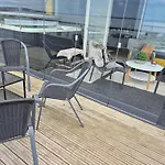 Penthouse-tasokas Moderni Kaupunki Huipulla -iso Jacuzzi Omalla Kattoterassilla - Aurinkotuolit Ja Aurinko Odottaa Sinua - Huikea Maisema- - 10 Hloe - Free Parking *