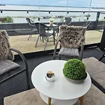 Апартаменты Penthouse-tasokas Moderni Kaupunki Huipulla -iso Jacuzzi Omalla Kattoterassilla - Aurinkotuolit Ja Aurinko Odottaa Sinua - Huikea Maisema- - 10 Hloe - Free Parking Тампере