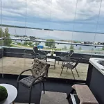 Penthouse-tasokas Moderni Kaupunki Huipulla -iso Jacuzzi Omalla Kattoterassilla - Aurinkotuolit Ja Aurinko Odottaa Sinua - Huikea Maisema- - 10 Hloe - Free Parking *