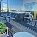 Penthouse-tasokas Moderni Kaupunki Huipulla -iso Jacuzzi Omalla Kattoterassilla - Aurinkotuolit Ja Aurinko Odottaa Sinua - Huikea Maisema- - 10 Hloe - Free Parking 아파트 *