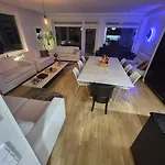 Penthouse-tasokas Moderni Kaupunki Huipulla -iso Jacuzzi Omalla Kattoterassilla - Aurinkotuolit Ja Aurinko Odottaa Sinua - Huikea Maisema- - 10 Hloe - Free Parking Apartmán *