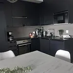 Penthouse-tasokas Moderni Kaupunki Huipulla -iso Jacuzzi Omalla Kattoterassilla - Aurinkotuolit Ja Aurinko Odottaa Sinua - Huikea Maisema- - 10 Hloe - Free Parking Апартаменты *