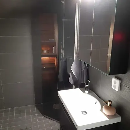 Penthouse-tasokas Moderni Kaupunki Huipulla -iso Jacuzzi Omalla Kattoterassilla - Aurinkotuolit Ja Aurinko Odottaa Sinua - Huikea Maisema- - 10 Hloe - Free Parking *