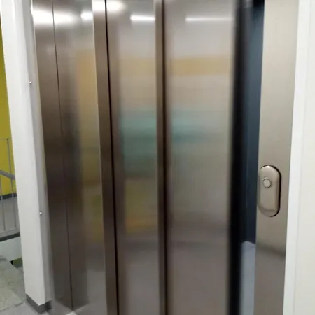 Penthouse-tasokas Moderni Kaupunki Huipulla -iso Jacuzzi Omalla Kattoterassilla - Aurinkotuolit Ja Aurinko Odottaa Sinua - Huikea Maisema- - 10 Hloe - Free Parking