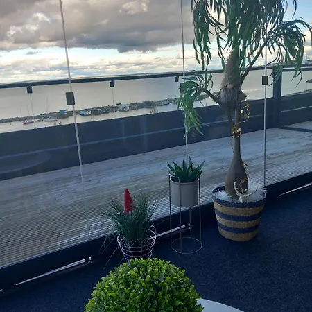 公寓 Penthouse-tasokas Moderni Kaupunki Huipulla -iso Jacuzzi Omalla Kattoterassilla - Aurinkotuolit Ja Aurinko Odottaa Sinua - Huikea Maisema- - 10 Hloe - Free Parking *