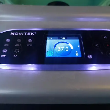 Penthouse-tasokas Moderni Kaupunki Huipulla -iso Jacuzzi Omalla Kattoterassilla - Aurinkotuolit Ja Aurinko Odottaa Sinua - Huikea Maisema- - 10 Hloe - Free Parking *