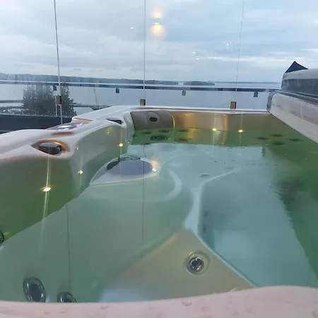 公寓 Penthouse-tasokas Moderni Kaupunki Huipulla -iso Jacuzzi Omalla Kattoterassilla - Aurinkotuolit Ja Aurinko Odottaa Sinua - Huikea Maisema- - 10 Hloe - Free Parking