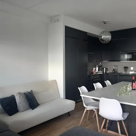 Penthouse-tasokas Moderni Kaupunki Huipulla -iso Jacuzzi Omalla Kattoterassilla - Aurinkotuolit Ja Aurinko Odottaa Sinua - Huikea Maisema- - 10 Hloe - Free Parking Апартаменты *