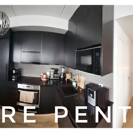 Penthouse-tasokas Moderni Kaupunki Huipulla -iso Jacuzzi Omalla Kattoterassilla - Aurinkotuolit Ja Aurinko Odottaa Sinua - Huikea Maisema- - 10 Hloe - Free Parking *