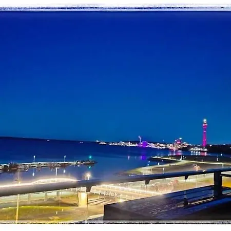 Penthouse-tasokas Moderni Kaupunki Huipulla -iso Jacuzzi Omalla Kattoterassilla - Aurinkotuolit Ja Aurinko Odottaa Sinua - Huikea Maisema- - 10 Hloe - Free Parking Апартаменты