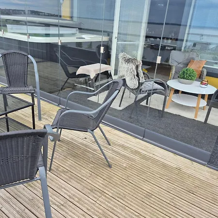 Penthouse-tasokas Moderni Kaupunki Huipulla -iso Jacuzzi Omalla Kattoterassilla - Aurinkotuolit Ja Aurinko Odottaa Sinua - Huikea Maisema- - 10 Hloe - Free Parking *