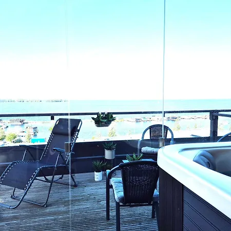 Penthouse-tasokas Moderni Kaupunki Huipulla -iso Jacuzzi Omalla Kattoterassilla - Aurinkotuolit Ja Aurinko Odottaa Sinua - Huikea Maisema- - 10 Hloe - Free Parking