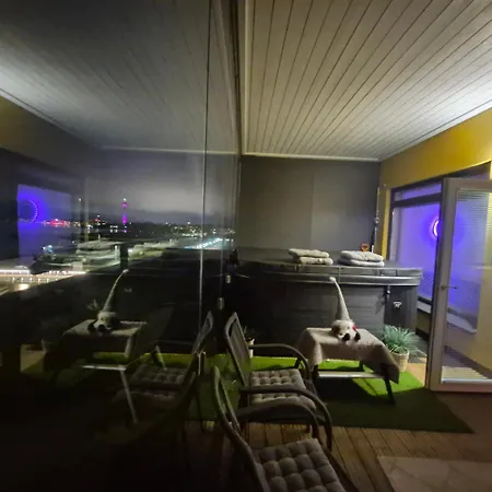 Penthouse-tasokas Moderni Kaupunki Huipulla -iso Jacuzzi Omalla Kattoterassilla - Aurinkotuolit Ja Aurinko Odottaa Sinua - Huikea Maisema- - 10 Hloe - Free Parking