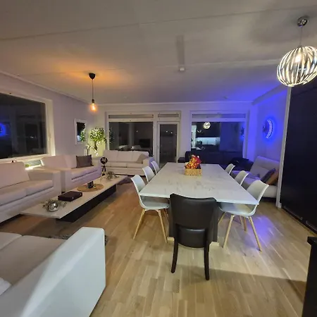 아파트 Penthouse Aurea Nordic Tasokas Moderni Kaupunki Tampereen Huipulla -iso Jacuzzi Omalla Kattoterassilla - Aurinkotuolit Ja Aurinko Odottaa Sinua - Huikea Maisema- - 10 Hloe - 탐페레
