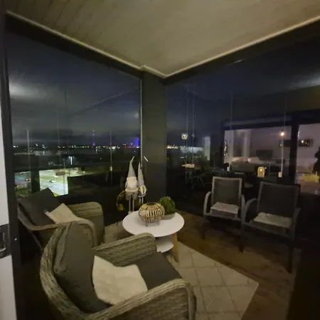 Penthouse-tasokas Moderni Kaupunki Huipulla -iso Jacuzzi Omalla Kattoterassilla - Aurinkotuolit Ja Aurinko Odottaa Sinua - Huikea Maisema- - 10 Hloe - Free Parking *