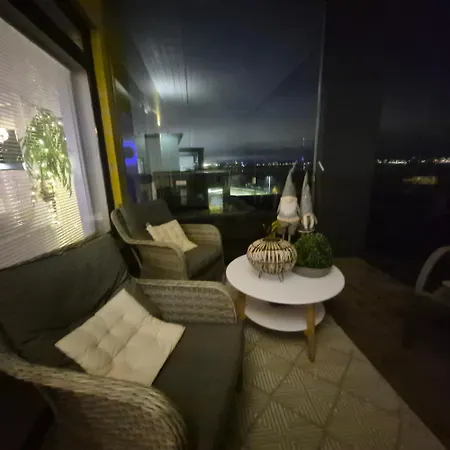 Penthouse-tasokas Moderni Kaupunki Huipulla -iso Jacuzzi Omalla Kattoterassilla - Aurinkotuolit Ja Aurinko Odottaa Sinua - Huikea Maisema- - 10 Hloe - Free Parking Apartament
