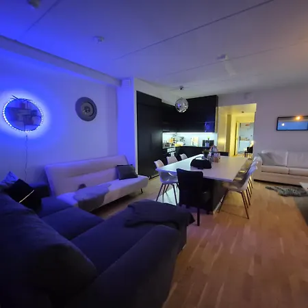 Апартаменты Penthouse-tasokas Moderni Kaupunki Huipulla -iso Jacuzzi Omalla Kattoterassilla - Aurinkotuolit Ja Aurinko Odottaa Sinua - Huikea Maisema- - 10 Hloe - Free Parking Тампере