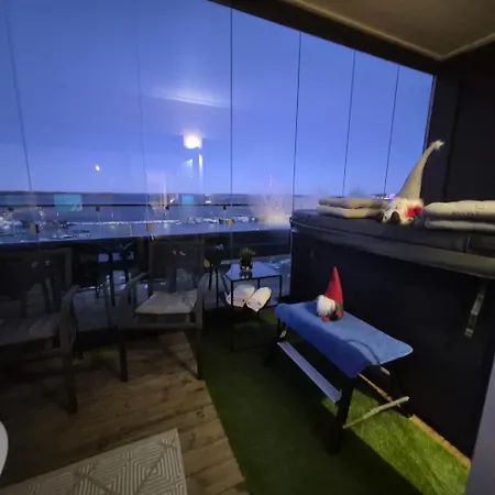 Penthouse-tasokas Moderni Kaupunki Huipulla -iso Jacuzzi Omalla Kattoterassilla - Aurinkotuolit Ja Aurinko Odottaa Sinua - Huikea Maisema- - 10 Hloe - Free Parking Апартаменты