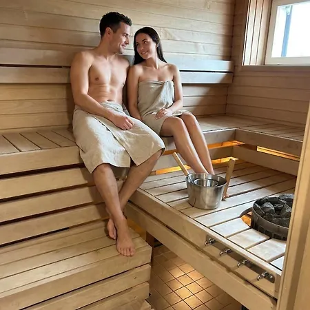 Penthouse-tasokas Moderni Kaupunki Huipulla -iso Jacuzzi Omalla Kattoterassilla - Aurinkotuolit Ja Aurinko Odottaa Sinua - Huikea Maisema- - 10 Hloe - Free Parking *