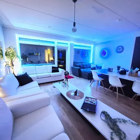 Penthouse-tasokas Moderni Kaupunki Huipulla -iso Jacuzzi Omalla Kattoterassilla - Aurinkotuolit Ja Aurinko Odottaa Sinua - Huikea Maisema- - 10 Hloe - Free Parking Tampere