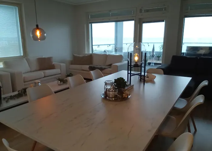 Penthouse-tasokas Moderni Kaupunki Huipulla -iso Jacuzzi Omalla Kattoterassilla - Aurinkotuolit Ja Aurinko Odottaa Sinua - Huikea Maisema- - 10 Hloe - Free Parking Апартаменты *