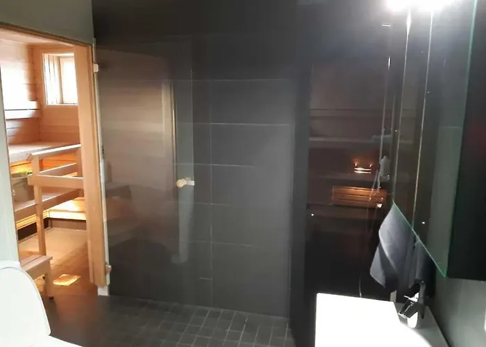 Penthouse-tasokas Moderni Kaupunki Huipulla -iso Jacuzzi Omalla Kattoterassilla - Aurinkotuolit Ja Aurinko Odottaa Sinua - Huikea Maisema- - 10 Hloe - Free Parking Апартаменты