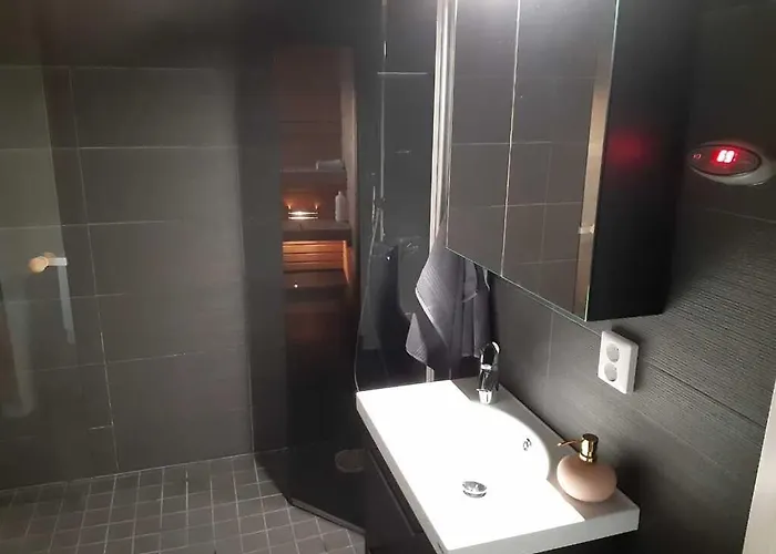 Penthouse-tasokas Moderni Kaupunki Huipulla -iso Jacuzzi Omalla Kattoterassilla - Aurinkotuolit Ja Aurinko Odottaa Sinua - Huikea Maisema- - 10 Hloe - Free Parking *