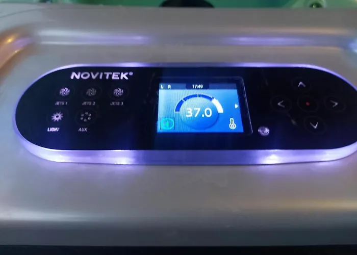 Penthouse-tasokas Moderni Kaupunki Huipulla -iso Jacuzzi Omalla Kattoterassilla - Aurinkotuolit Ja Aurinko Odottaa Sinua - Huikea Maisema- - 10 Hloe - Free Parking *