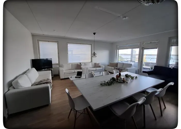 Penthouse-tasokas Moderni Kaupunki Huipulla -iso Jacuzzi Omalla Kattoterassilla - Aurinkotuolit Ja Aurinko Odottaa Sinua - Huikea Maisema- - 10 Hloe - Free Parking Апартаменты