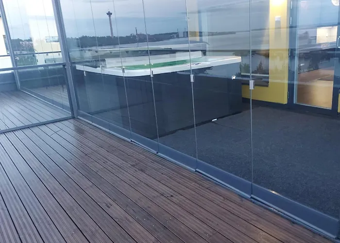 Penthouse-tasokas Moderni Kaupunki Huipulla -iso Jacuzzi Omalla Kattoterassilla - Aurinkotuolit Ja Aurinko Odottaa Sinua - Huikea Maisema- - 10 Hloe - Free Parking *