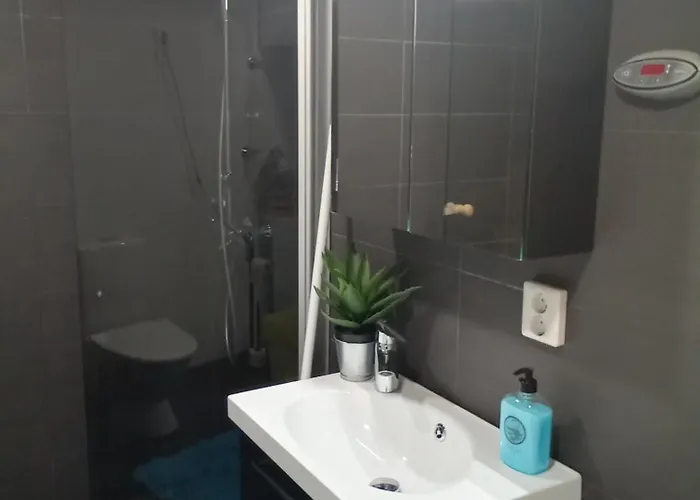 Апартаменты Penthouse-tasokas Moderni Kaupunki Huipulla -iso Jacuzzi Omalla Kattoterassilla - Aurinkotuolit Ja Aurinko Odottaa Sinua - Huikea Maisema- - 10 Hloe - Free Parking