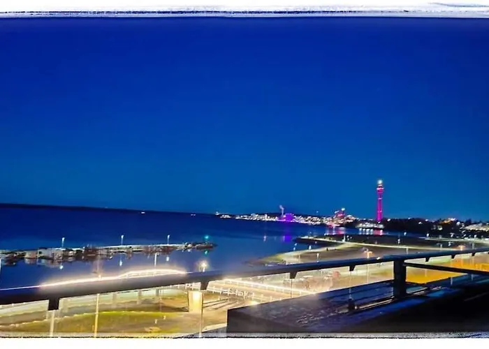 Penthouse-tasokas Moderni Kaupunki Huipulla -iso Jacuzzi Omalla Kattoterassilla - Aurinkotuolit Ja Aurinko Odottaa Sinua - Huikea Maisema- - 10 Hloe - Free Parking Апартаменты