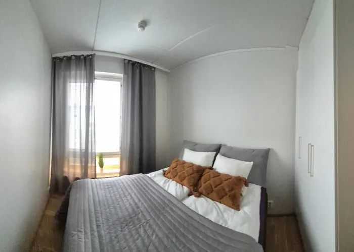 Апартаменты Penthouse-tasokas Moderni Kaupunki Huipulla -iso Jacuzzi Omalla Kattoterassilla - Aurinkotuolit Ja Aurinko Odottaa Sinua - Huikea Maisema- - 10 Hloe - Free Parking *