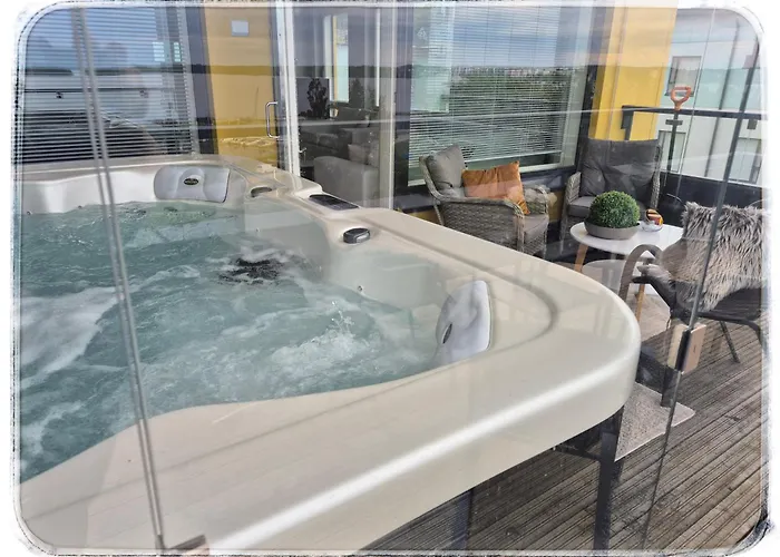 Penthouse-tasokas Moderni Kaupunki Huipulla -iso Jacuzzi Omalla Kattoterassilla - Aurinkotuolit Ja Aurinko Odottaa Sinua - Huikea Maisema- - 10 Hloe - Free Parking * Тампере