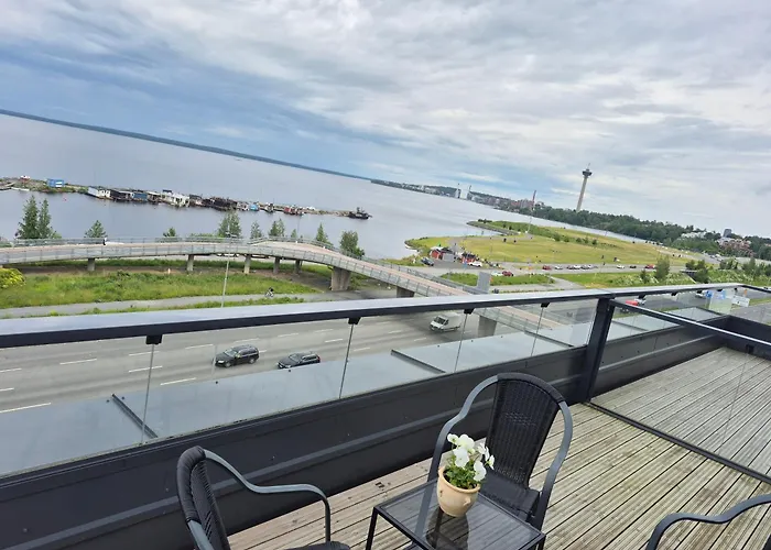 Апартаменты Penthouse-tasokas Moderni Kaupunki Huipulla -iso Jacuzzi Omalla Kattoterassilla - Aurinkotuolit Ja Aurinko Odottaa Sinua - Huikea Maisema- - 10 Hloe - Free Parking