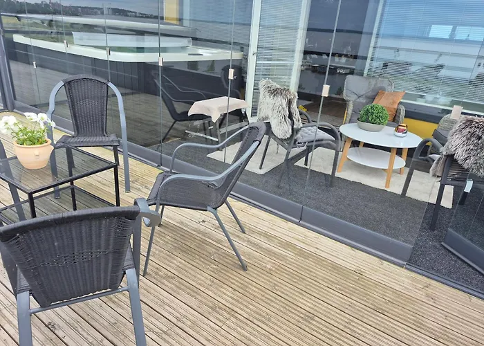 Penthouse-tasokas Moderni Kaupunki Huipulla -iso Jacuzzi Omalla Kattoterassilla - Aurinkotuolit Ja Aurinko Odottaa Sinua - Huikea Maisema- - 10 Hloe - Free Parking *