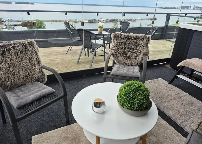 Апартаменты Penthouse-tasokas Moderni Kaupunki Huipulla -iso Jacuzzi Omalla Kattoterassilla - Aurinkotuolit Ja Aurinko Odottaa Sinua - Huikea Maisema- - 10 Hloe - Free Parking Тампере