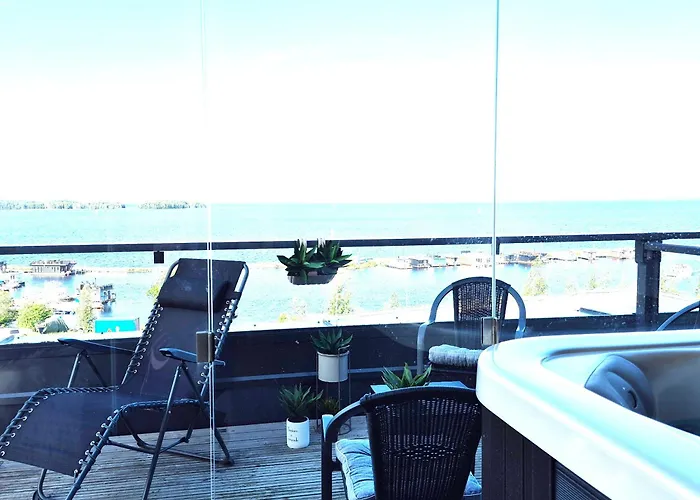 Penthouse-tasokas Moderni Kaupunki Huipulla -iso Jacuzzi Omalla Kattoterassilla - Aurinkotuolit Ja Aurinko Odottaa Sinua - Huikea Maisema- - 10 Hloe - Free Parking