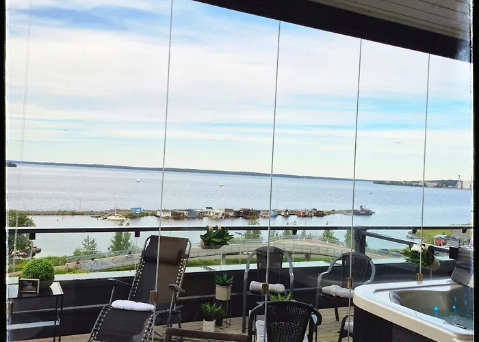 Апартаменты Penthouse-tasokas Moderni Kaupunki Huipulla -iso Jacuzzi Omalla Kattoterassilla - Aurinkotuolit Ja Aurinko Odottaa Sinua - Huikea Maisema- - 10 Hloe - Free Parking *