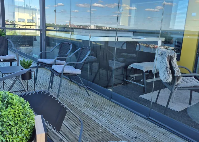 Penthouse-tasokas Moderni Kaupunki Huipulla -iso Jacuzzi Omalla Kattoterassilla - Aurinkotuolit Ja Aurinko Odottaa Sinua - Huikea Maisema- - 10 Hloe - Free Parking Апартаменты *