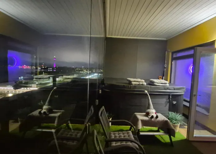 Penthouse-tasokas Moderni Kaupunki Huipulla -iso Jacuzzi Omalla Kattoterassilla - Aurinkotuolit Ja Aurinko Odottaa Sinua - Huikea Maisema- - 10 Hloe - Free Parking