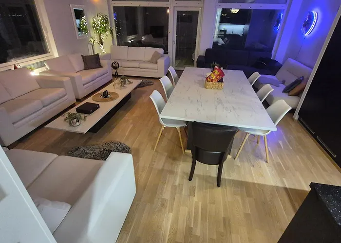 Penthouse-tasokas Moderni Kaupunki Huipulla -iso Jacuzzi Omalla Kattoterassilla - Aurinkotuolit Ja Aurinko Odottaa Sinua - Huikea Maisema- - 10 Hloe - Free Parking Апартаменты *